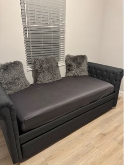 Twin bed over twin Trundle bed - 1 mattress included