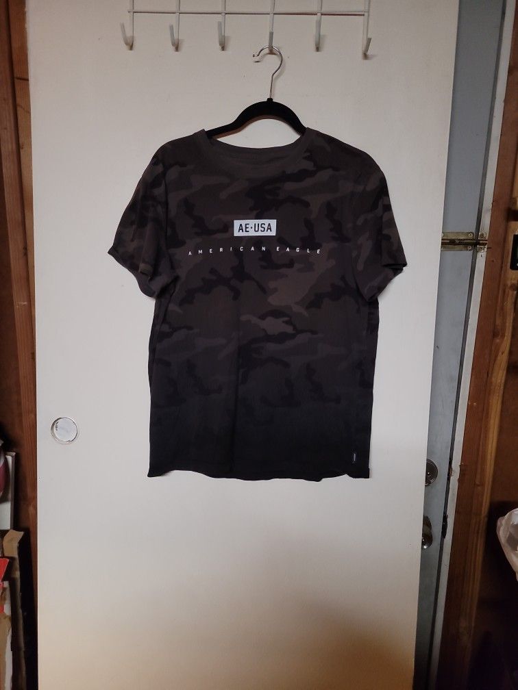 AE - USA American Eagle Camo T-shirt