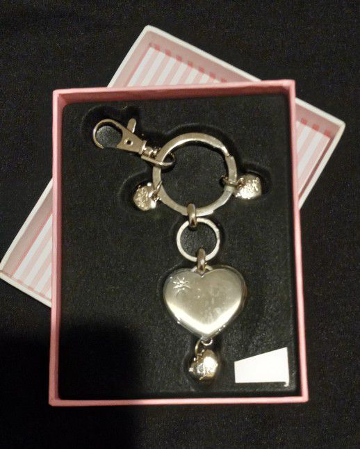 Things Remembered Locket Keychain 
