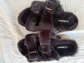 NEW Size 8 Women Fuzzy Sandals