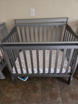 Baby mini crib