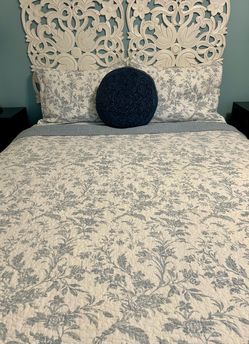 Queen quilt & sheet set