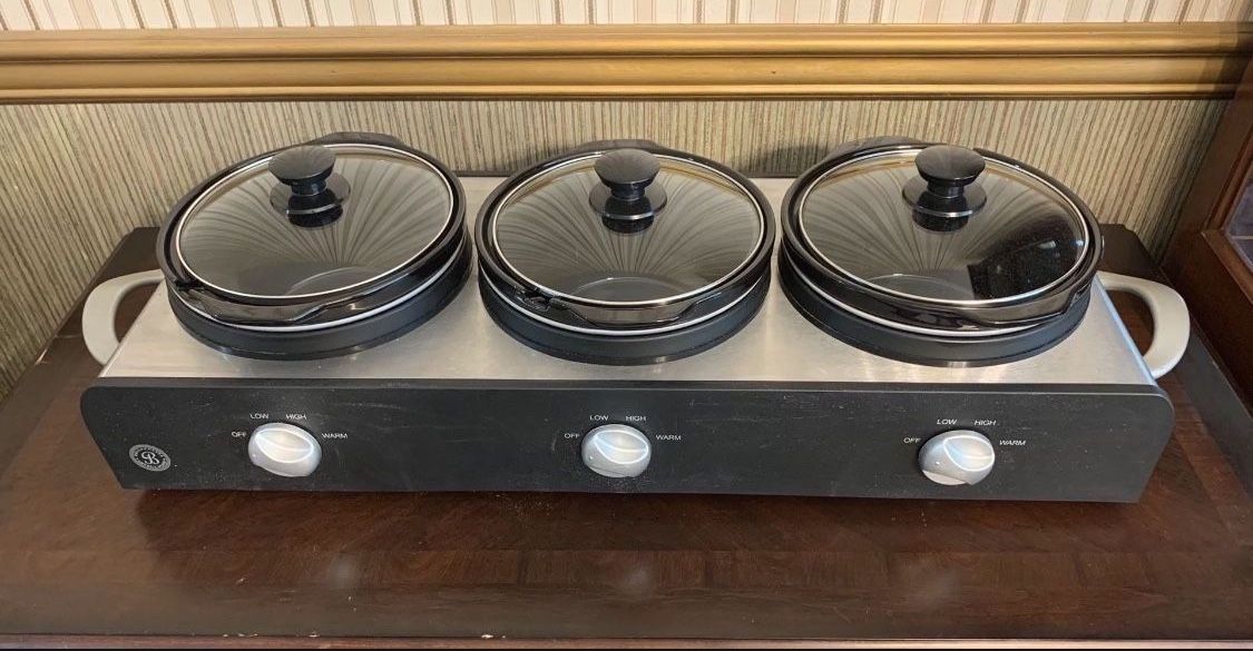 Triple Slow Cooker And Server for Sale in Hillside, NJ - OfferUp