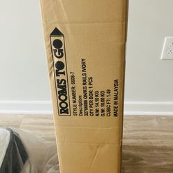 ROOMS TO GO bed frame