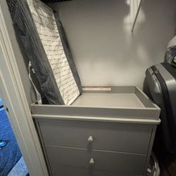 6 In 1 Convertible Crib And Dresser 