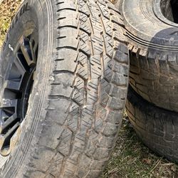 8lugs Tires