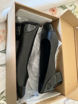 BLACK PATENT LEATHER HEEL 24$