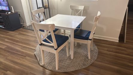 Dining table + 4 chairs + carpet