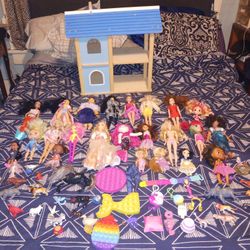 Girls Dollhouse, Dolls, & More LOT