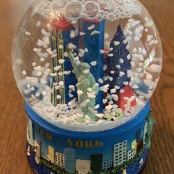 Small New York Snowglobe