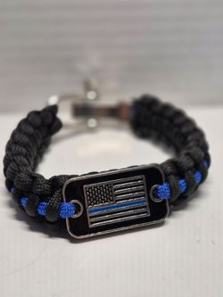 PARACORD SURVIVAL BRACELET AMERICAN FLAG, POLICE, FIRE DEPT