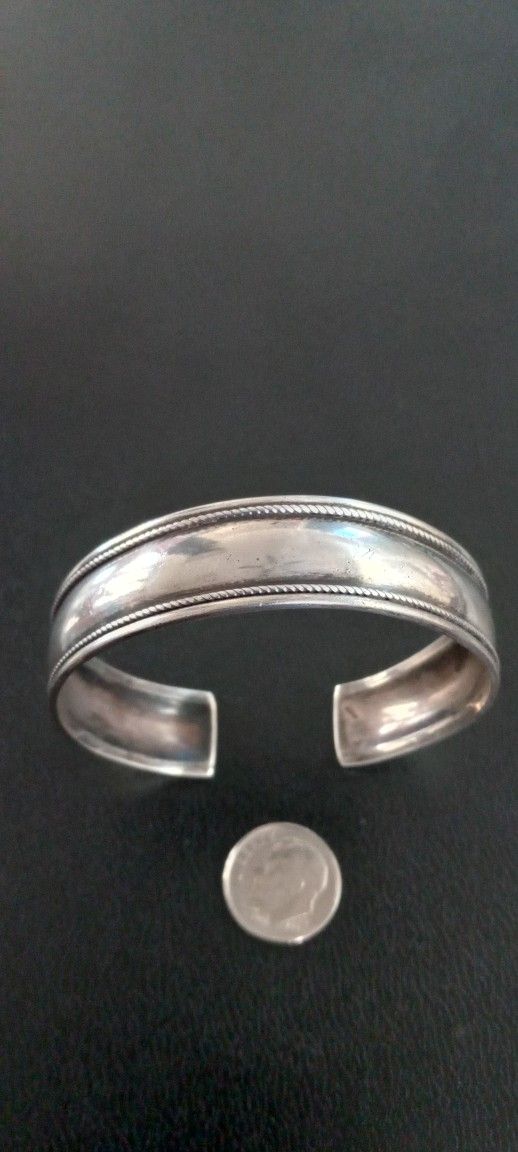 Vintage Sterling Silver 1/2" Wide Cuff Bracelet 18 Grams Ladies