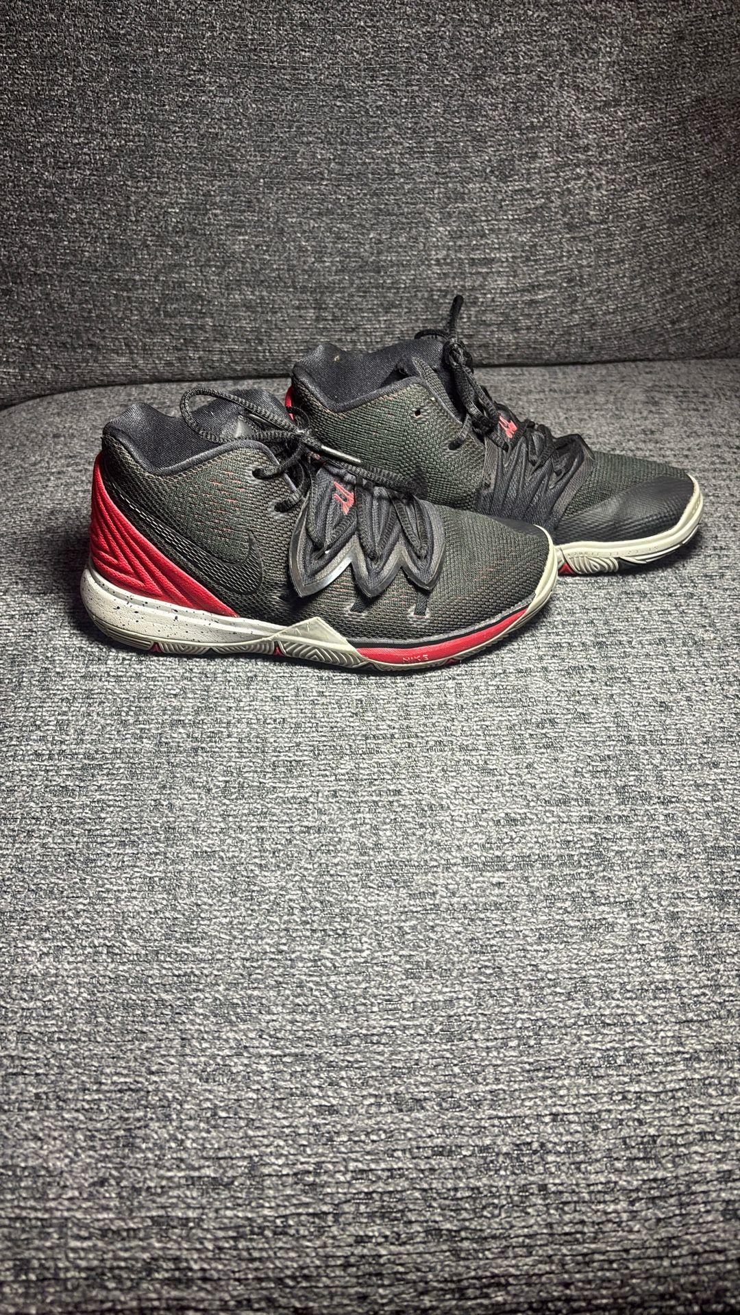 Nike Kyrie 5 Bred Size 3.5