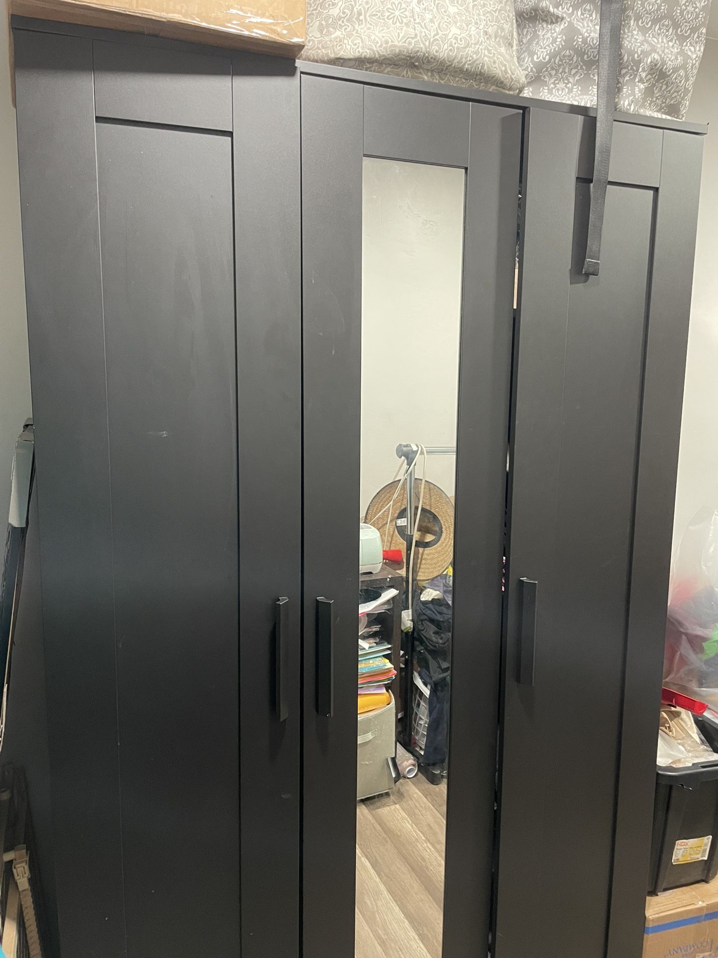 Wardrobe With 3 Doors 1 With Mirror