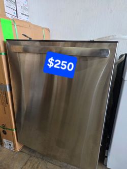 Frigidaire
24 in Top Control Built in-Tall Tub 52 dBA Dishwasher with Plastic Tub in Stainless Steel with 4-cycles