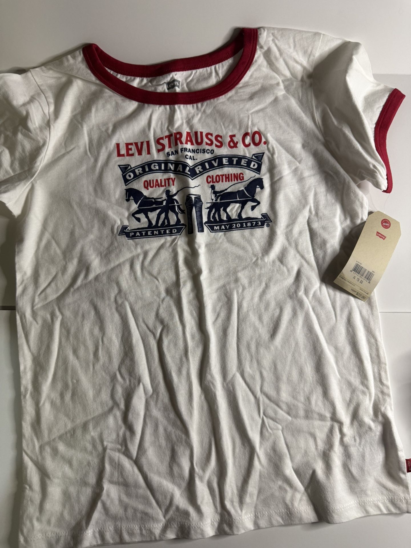 Brand New With Tags Levi’s Girls T Shirt X-Large