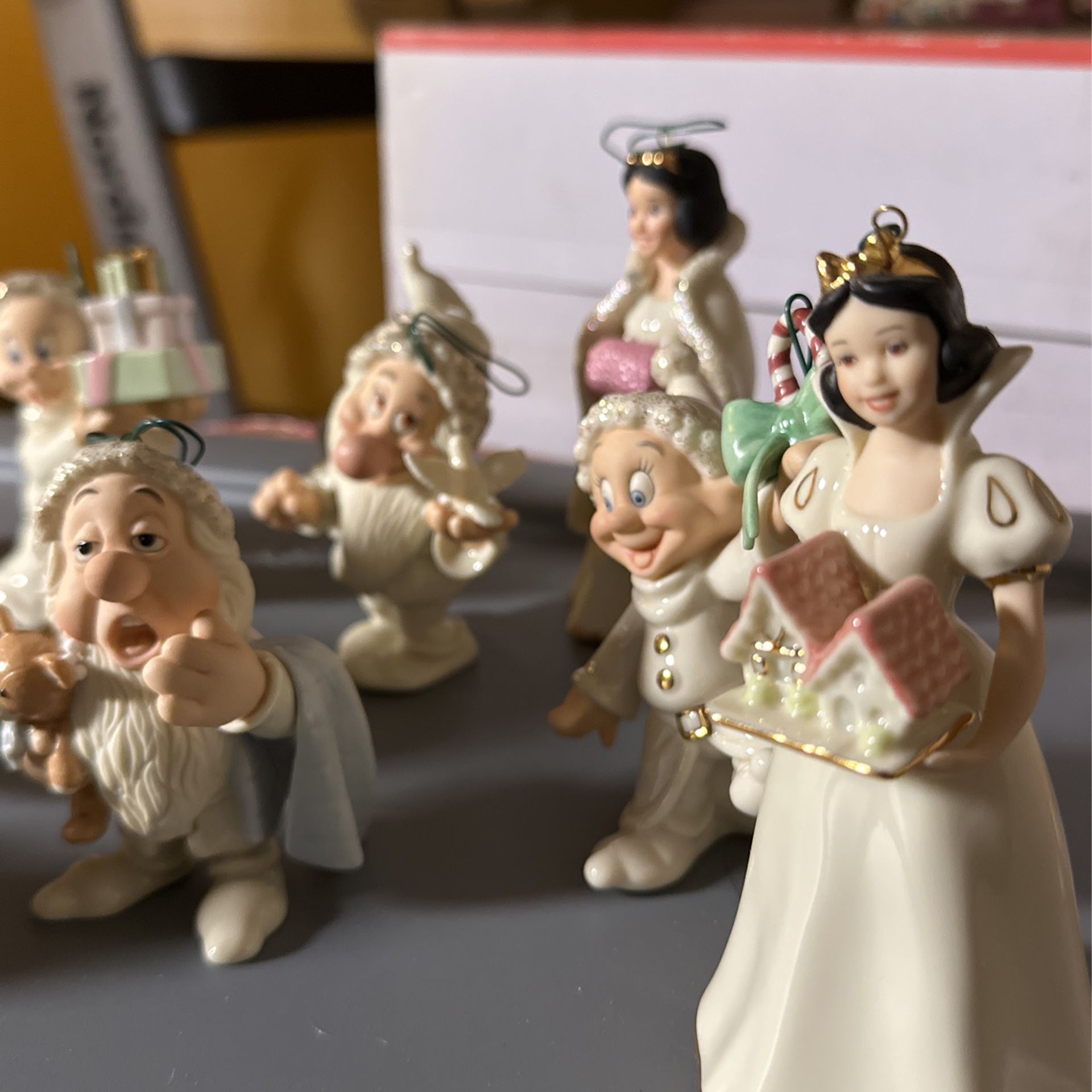 Porcelain Snow White And The Seven Dwarfs Christmas 10  Ornaments I