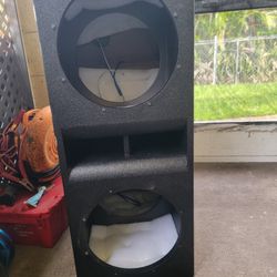 2 12s Skar Qbomb Box With Padding Only Used 2 Months 