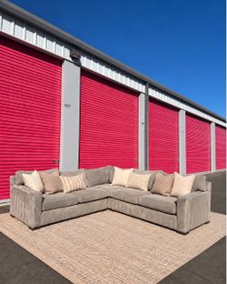 Crate & Barrel Gray L-Shaped Sectional – FREE DELIVERY 🚚