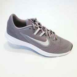 Nike New Brand - 7Y - 8.5US