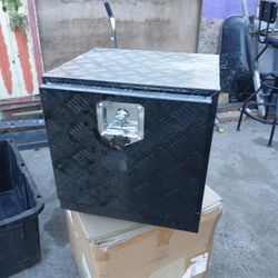 Aluminum Diamond Plate Toolbox w Keys 18.5in