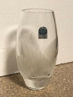 Lenox Full Lead Crystal Vase With Frosted Petal Etching 7.5” Tall