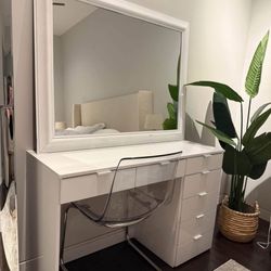 Vanity desk with mirror
