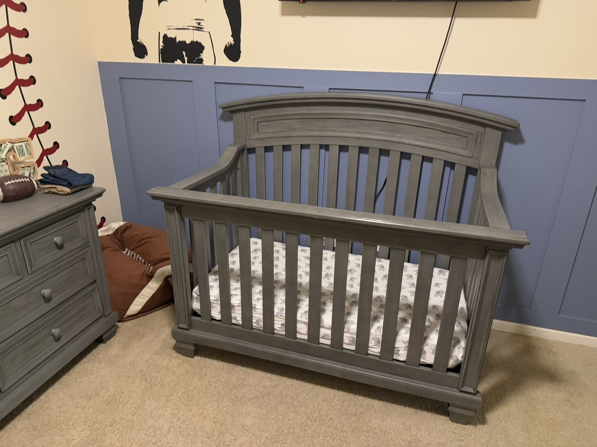 Excellent Condition 4 In 1 Oxford Convertible Crib To Twin Bed With Mattress