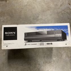 Sony 5 Disc CD Player- New in Box CDP CE 500