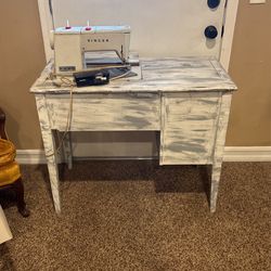 Swinger Table Sewing Machine