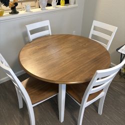 Ashley’s Table And Chairs