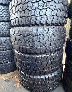 295/60R20 Mickey Thomson Rt LT . For sale 🏷️💯tires usadas en perfecta condición 80%life
