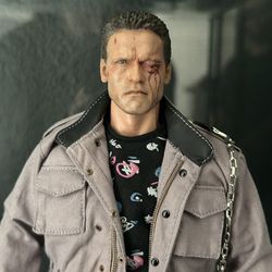 Terminator Tech Noir 1/6 Hot Toys Figure