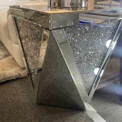 💥AMAZING  Noralie End Table 👍FREE FINANCING AVAILABLE❗NO CREDIT CHECK❗ 