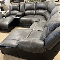 Stylish Reclining Nice Sectional!