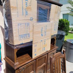 Hutch Table And Chairs