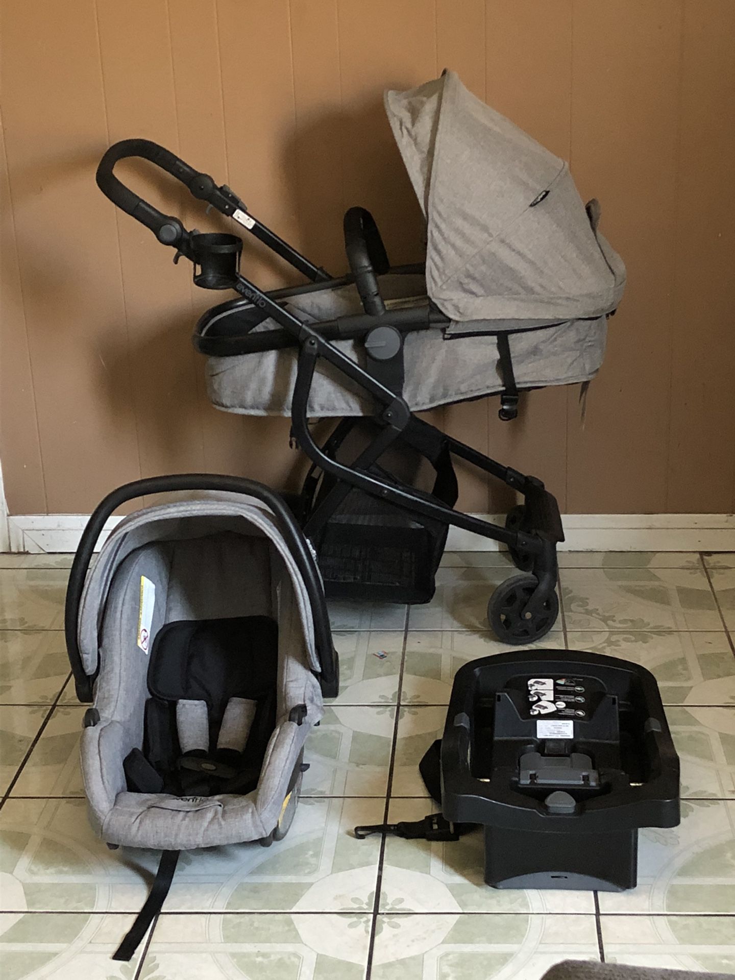 PRACTICALLY NEW URBINI OMNI PLUS TRAVEL SYSTEM STROLLER CAR SEAT