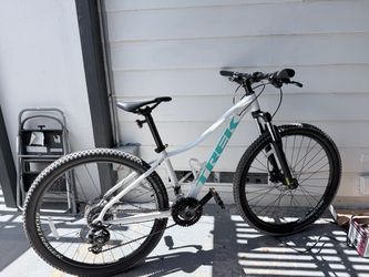 Trek Marlin 5 women’s mountain bike, small frame