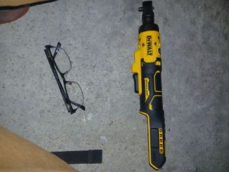 Dewalt 20 volt 1/4 " cordless ratchet