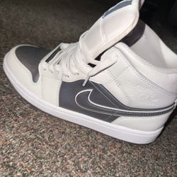 Air Jordan 1 Mid SE Size 10