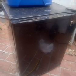 Compact Refrigerator 