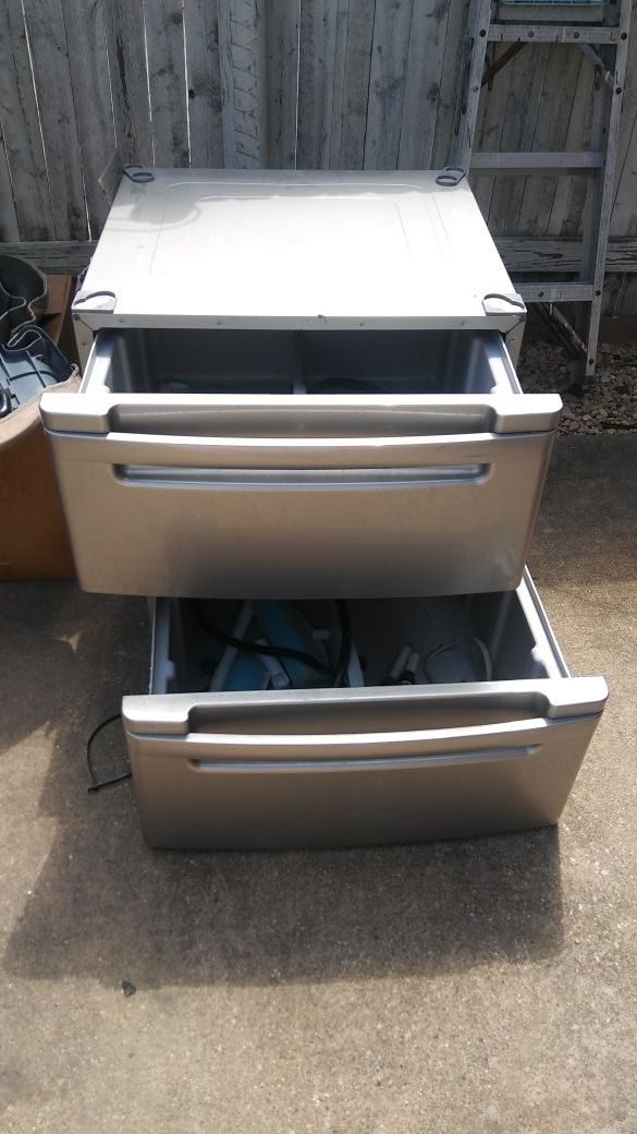 2 LG tromm WM2277HS pedestal drawer for the washer and dryer used