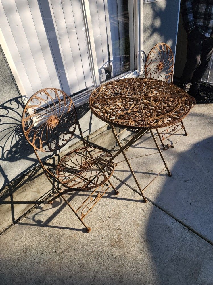 Iron table with 2 chairs