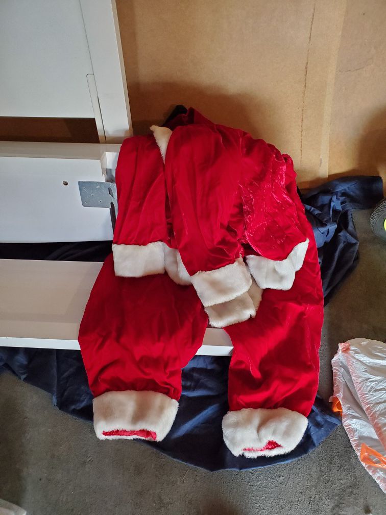 Legit Santa outfit !