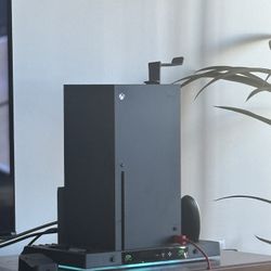 Xbox series X - 1 controller, stand w fans and controller charging, headset rest black friday bundle