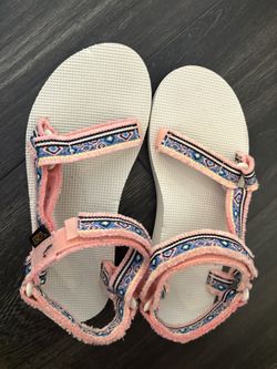 Teva Sandals Women’s Size 7