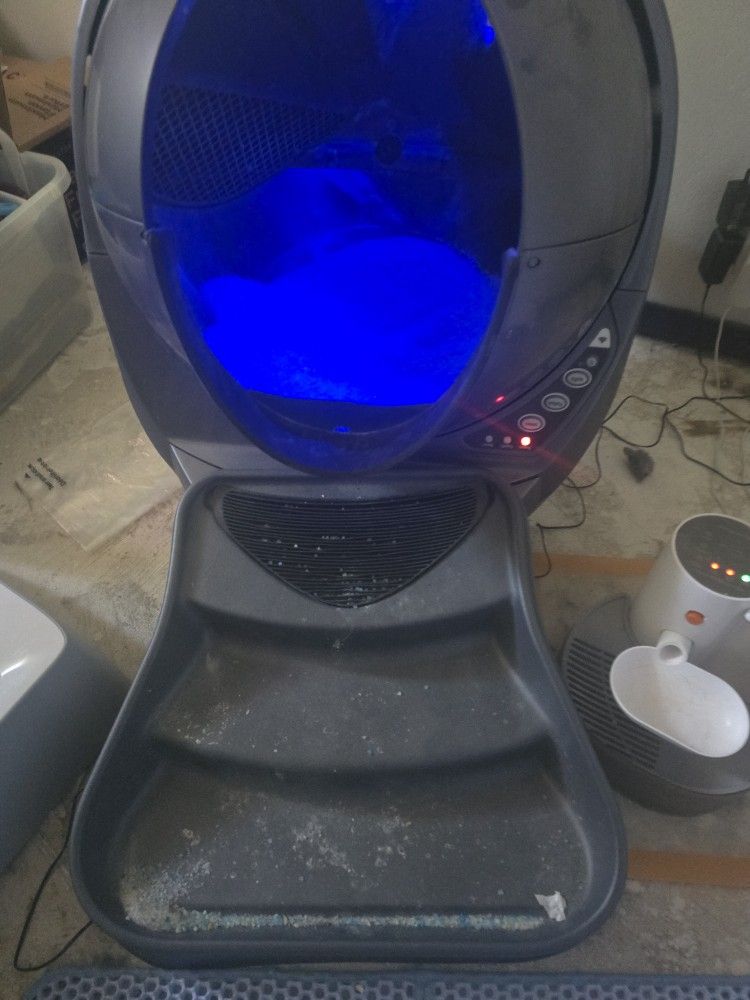 Litter Robot 3 Orig $699.  Asking $300