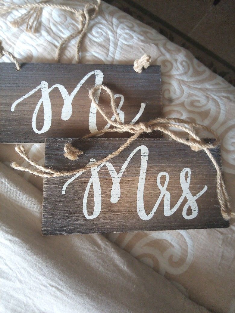 Wedding Signs Mr. & Mrs.