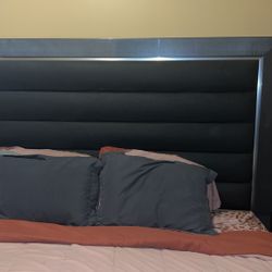 Modern Glam King Bedroom Set - Black Tufted Headboard + Chrome Accents - Excellent Condition! 🔥