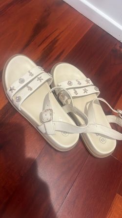 Girls beige sandal size 13